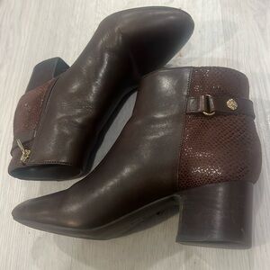 Elegant Brown Ankle Boots vintage by Anne Klein  size 8.5